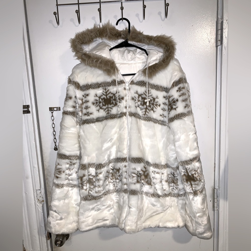 Domini International faux fur winter coat. Size large. Beautiful condition